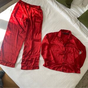 House of Harlow 1960 Scarlet Red Pajama Set with Black Piping. Sz Large
